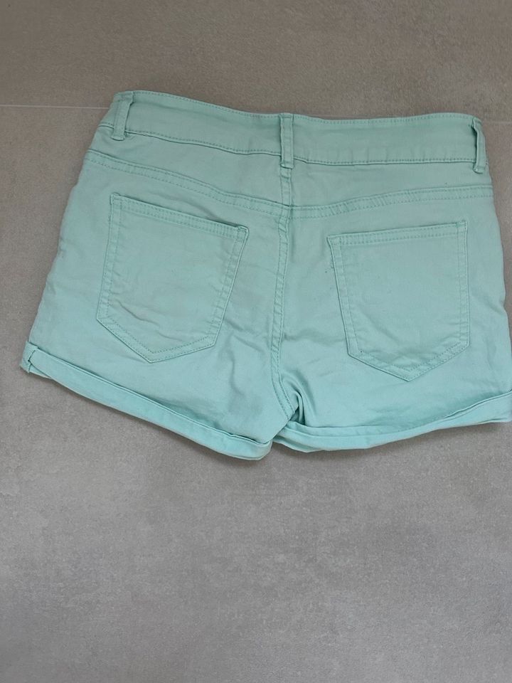 Mädchen Short mint 158 in Wettenberg