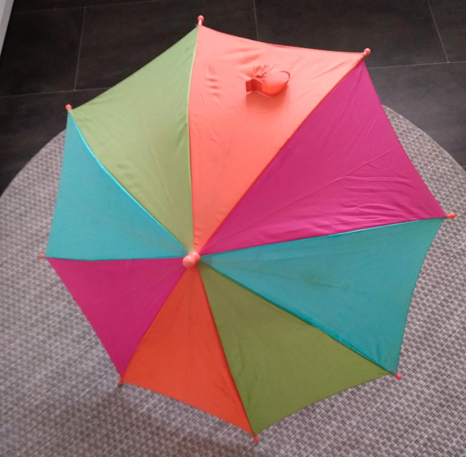 Kinder Regenschirm bunt in Köln