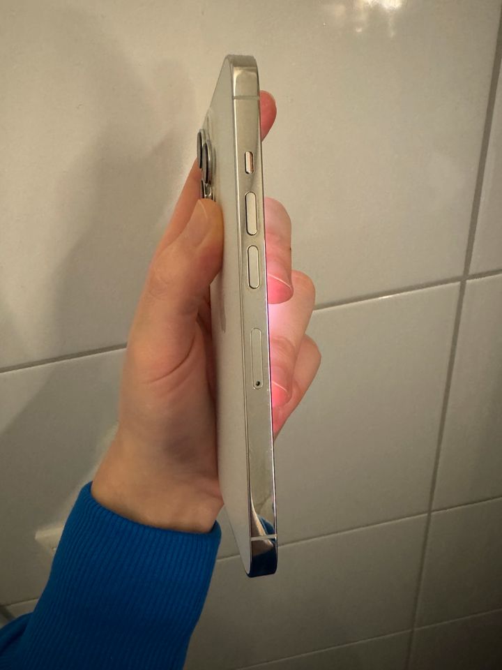 iPhone 13 Pro weiß 128GB 87% Akkukapazität in Duisburg