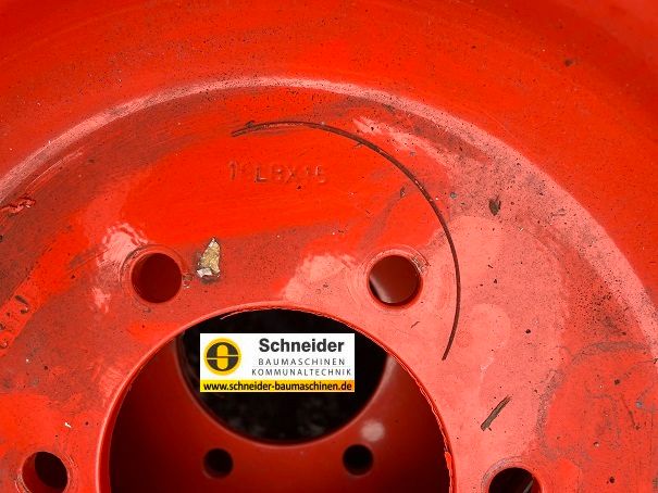 Titan 31x13.5-15 MultiTrac Reifen Rasenbereifung Schlepper Kubota in Bad Breisig 