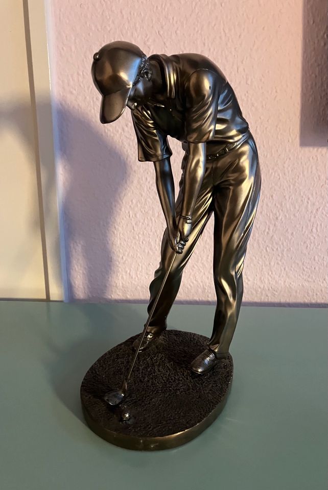 Bronze Skulpturen ( überwiegend )  Golfer in Iserlohn