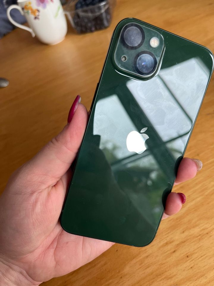 Apple iPhone 13 128GB  Green in Waldbröl