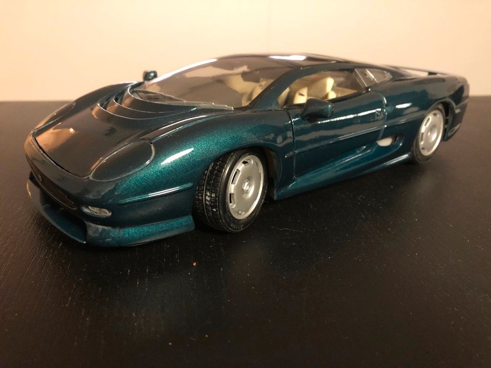 Jaguar XJ 220 1:18 Maisto in Hamburg