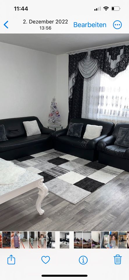 Schwarze Couch in Lohfelden