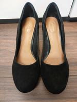 Pumps Clarks schwarz Wildleder Gr.41 Gr. 7 Hessen - Kelsterbach Vorschau