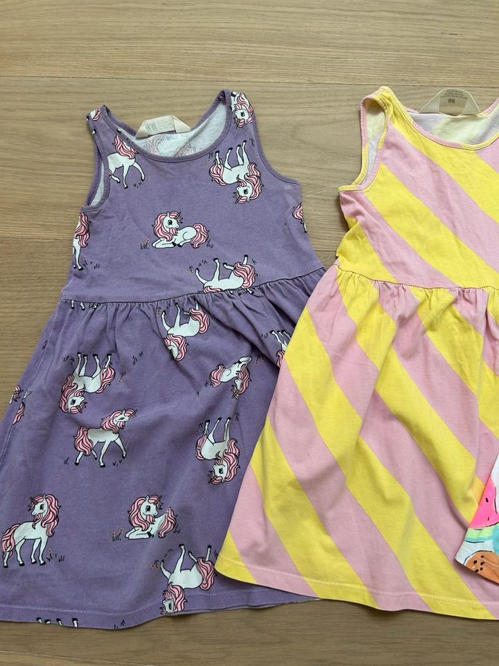 7 Kleider und 2 Tshirts 110/116 rosa Rose und Khaki  Paw Patrol in Korschenbroich