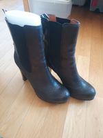 Tommy Hilfiger high heel Absatz Stiefeletten, Gr. 39, schwarz München - Maxvorstadt Vorschau