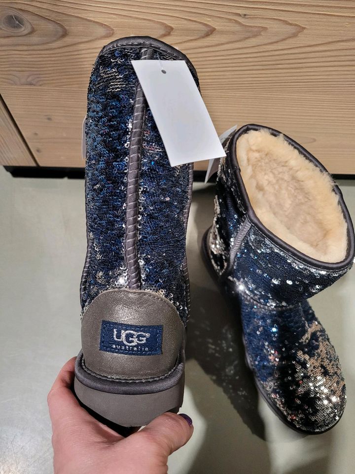 UGG Gr.40 UK 7,5 in blau Glitzer NEU in Hanau