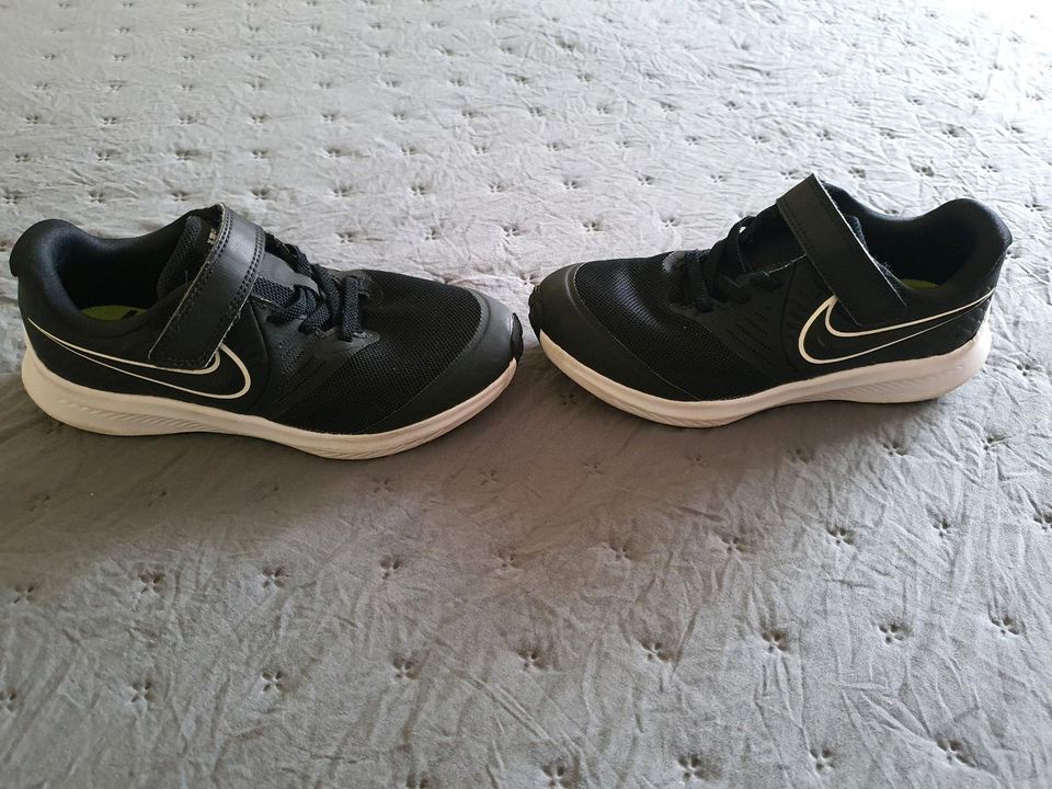 Nike sportschuhe Gr.31,5 in Hilzingen