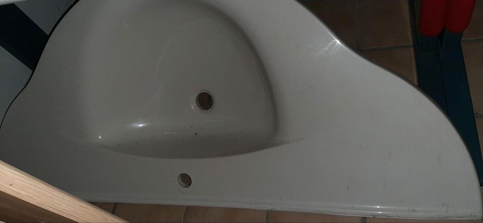 Waschbecken, weiß, ohne Beschädigung 54 tief x 120 breit in Bissendorf