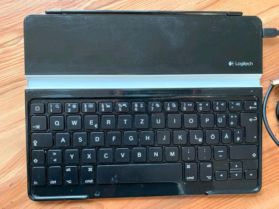 I Pad 4. Generation - 16 GB - mit Logitech Bluetooth Tastatur in Burgthann 