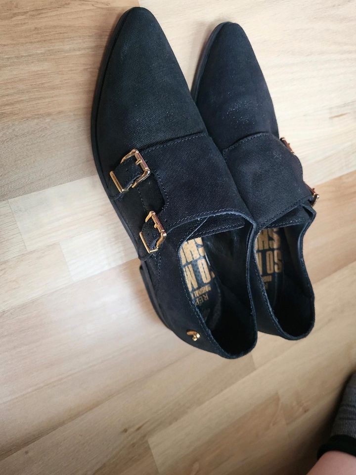 *neu* Schuhe schwarz gold mit Schnallen, Replay in Braunschweig