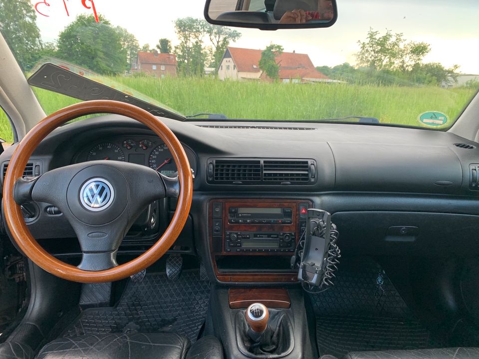 VW PASSAT 3B KOMBI 2.8 V6 4 MOTION LEDER KLIMA TÜV NEU TOP in Versmold