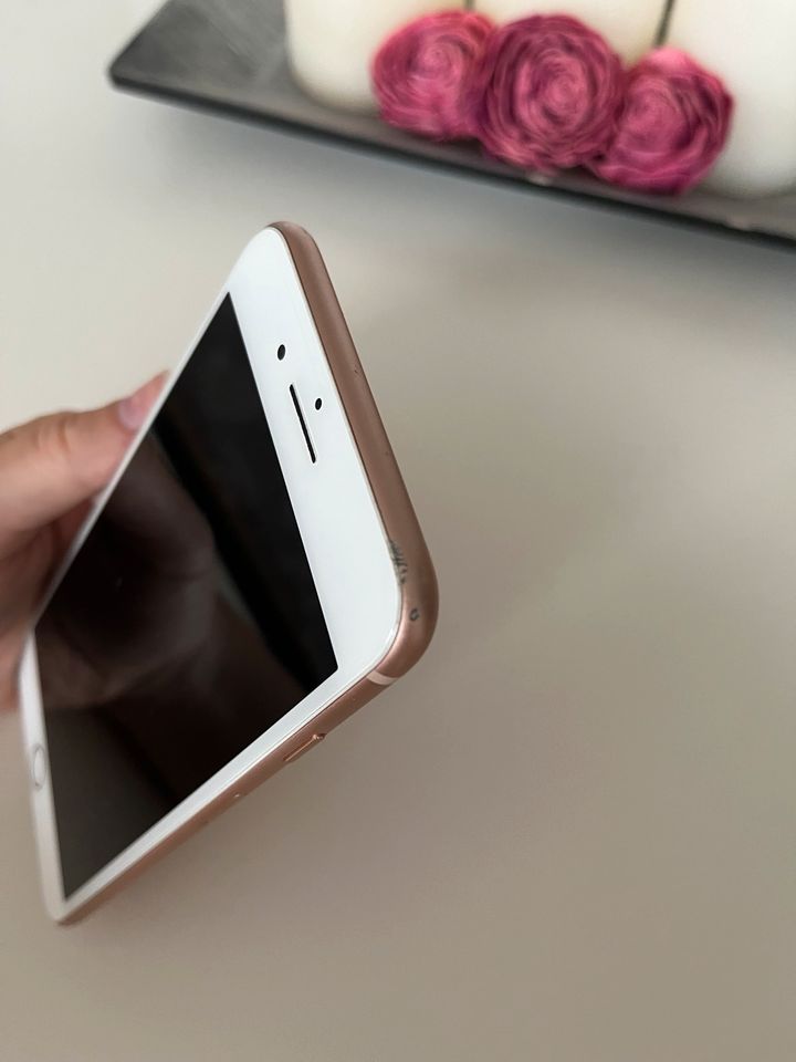 Apple iPhone 8 Plus 64GB rosègold gebraucht in Essen