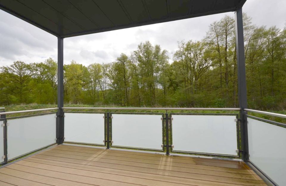 Traumhafte, moderne 3-Zimmer-Wohnung mit Fahrstuhl, großem Balkon + Blick ins Grüne - Erstbezug! in Osloß