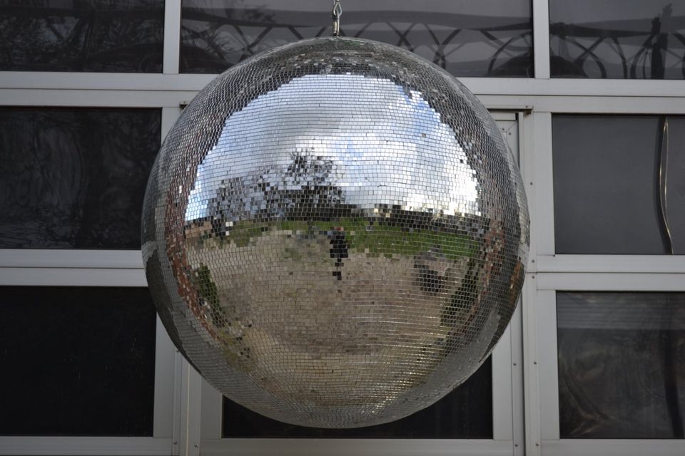 zur Miete: 100cm Discokugel Spiegelkugel (Abiball) in Bülstedt