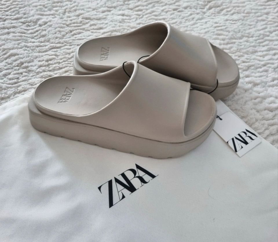 Zara Plateau Schlappen slipper Größe 38 in Bielefeld