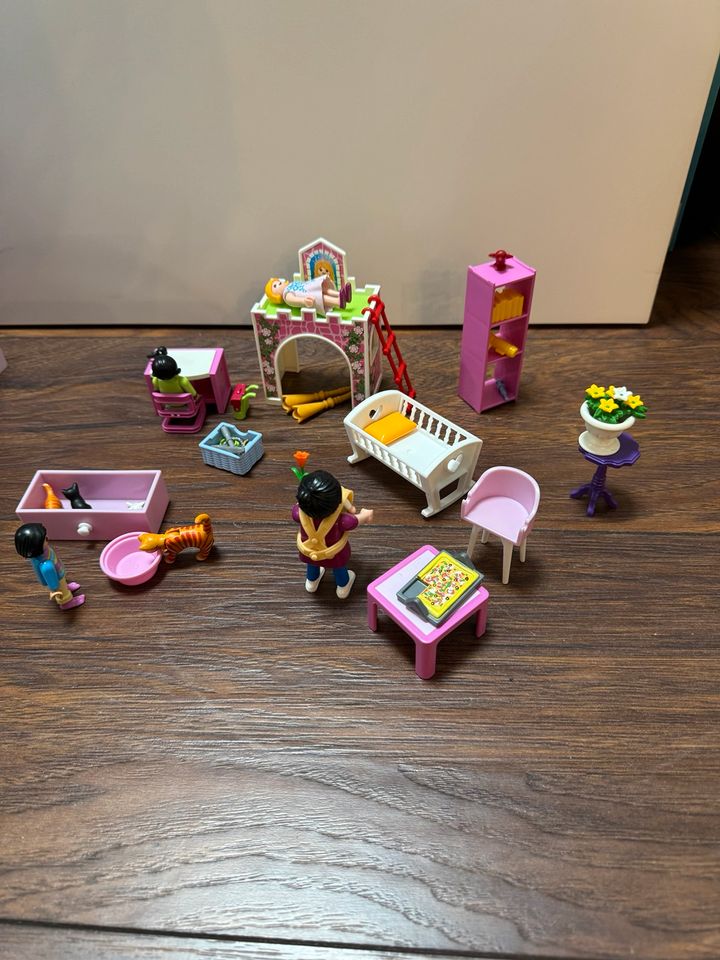 Playmobil Kinderzimmer Familie Spielsachen Katzen in Berlin