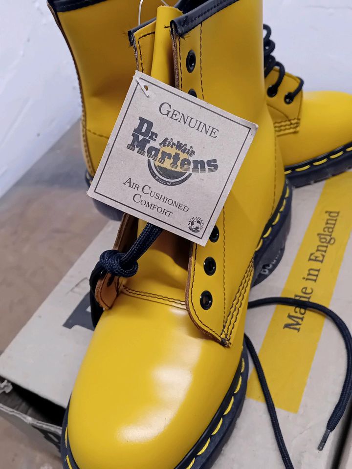 Nagelneues Paar Dr. Martens Yellow Smooth Size 6 in Ovp in Illingen