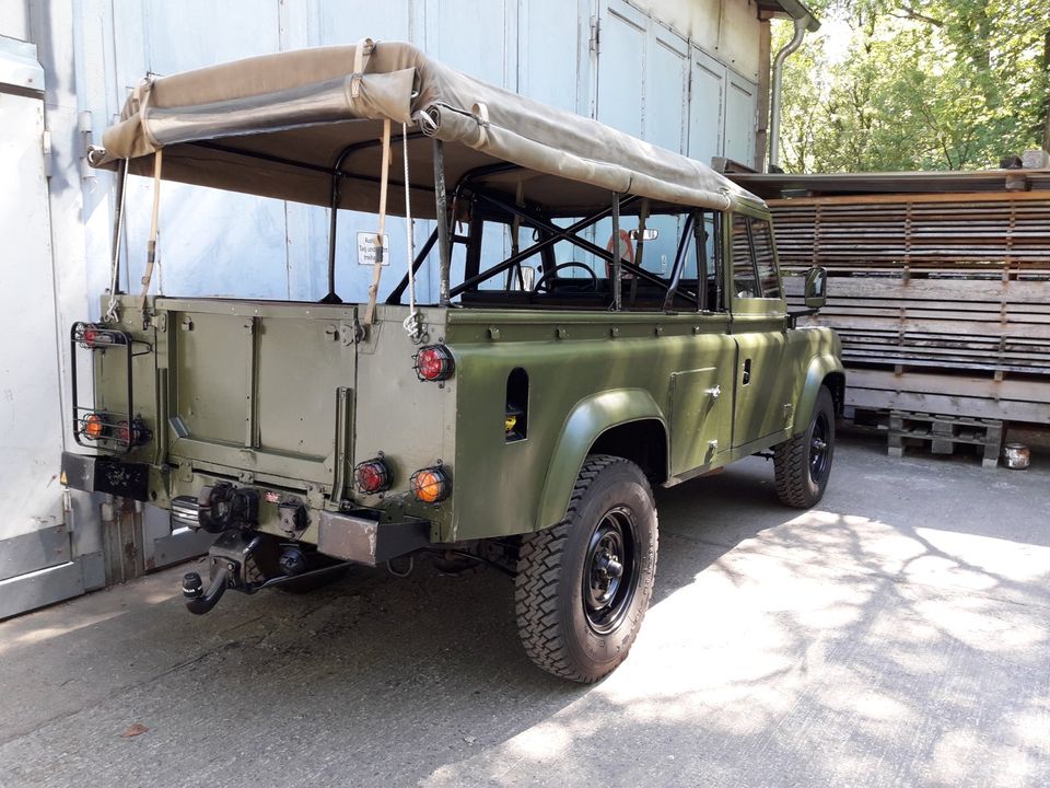 Land Rover (Defender) 110 Military soft-top LHD in Reichenwalde