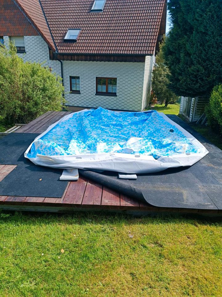 Pool mit Zubehör in Lochum