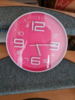 Pinke XXL Wanduhr Hessen - Braunfels Vorschau