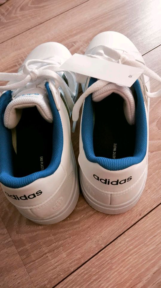 Adidas Sneaker/Sportschuh*Größe 39* in Berlin