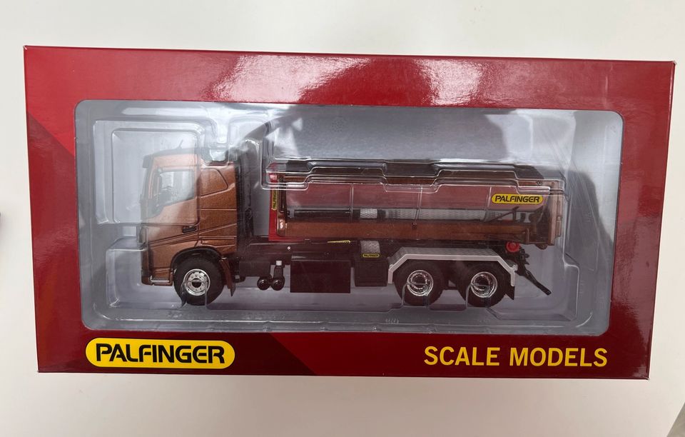 VOLVO FH4 CONTAINER ASPHALT PALFINGER OVP 1:50 WSI in Saarbrücken