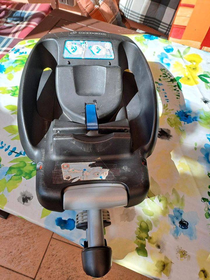 MAXI cosi Babys Schale mit Auto isofix Halterung in Lehrte