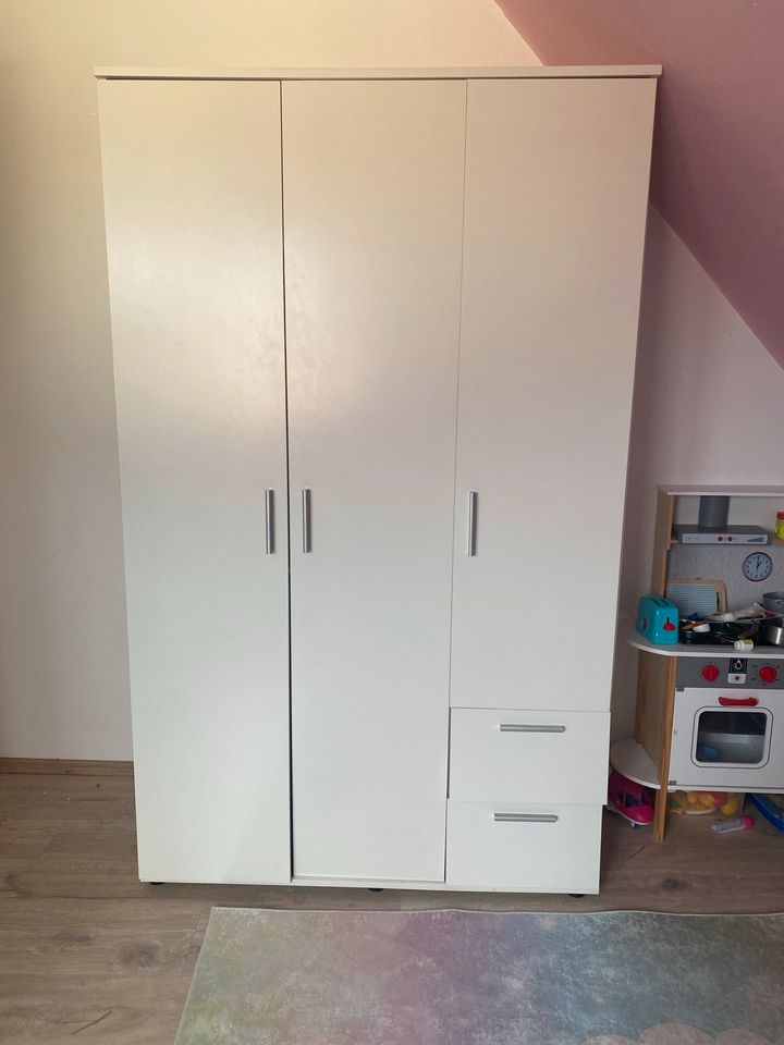 Kleiderschrank Kinderzimmer in Balingen