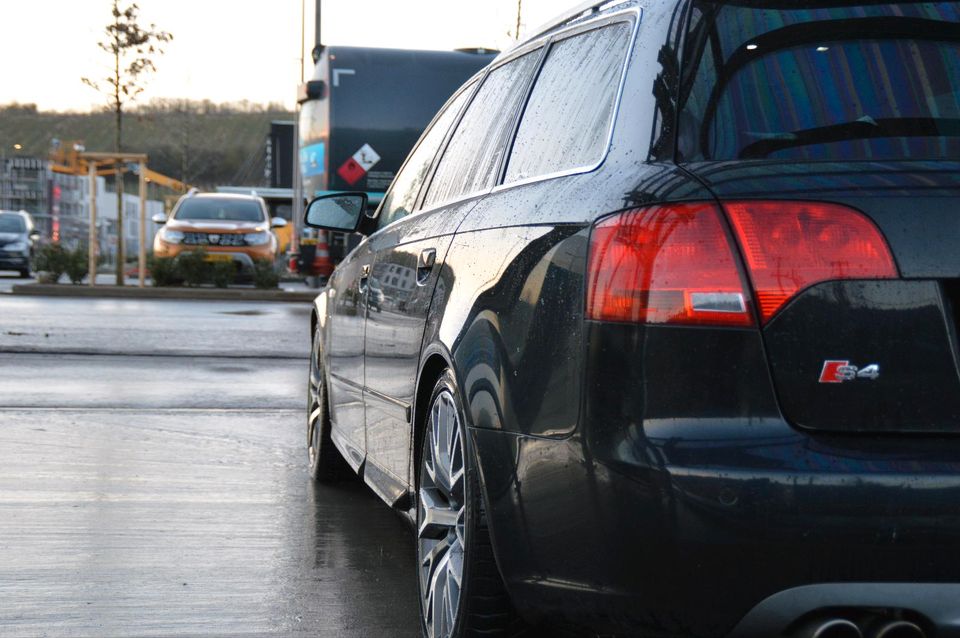 Audi S4  4.2L V8 (Motorproblem) in Trier