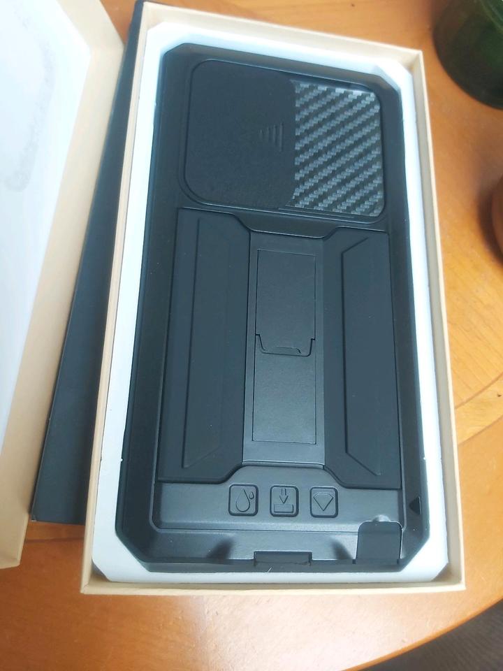 Samsung Galaxy S23 Ultra Handyhülle in Schwarz Neu in Limburg