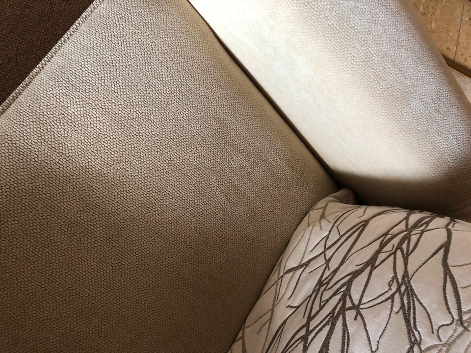 Hochwertiger Sessel auf Rollen * cremefarben (helles beige) * TOP in Heusenstamm