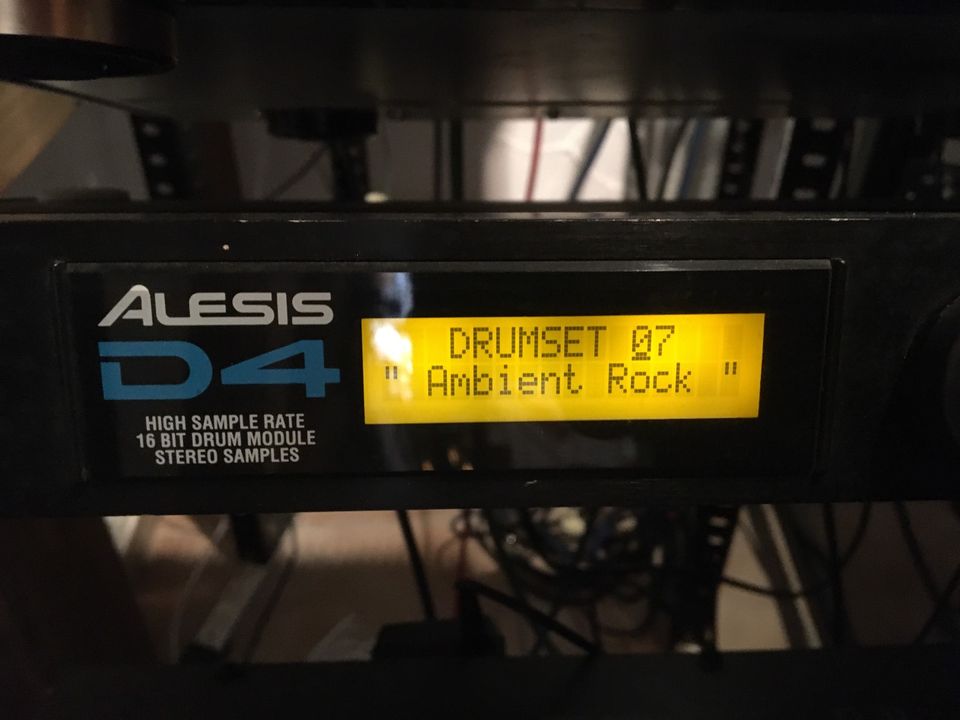 Alesis D 4 Drummodul mit Footswitch, Monocorekabel in Höchstadt