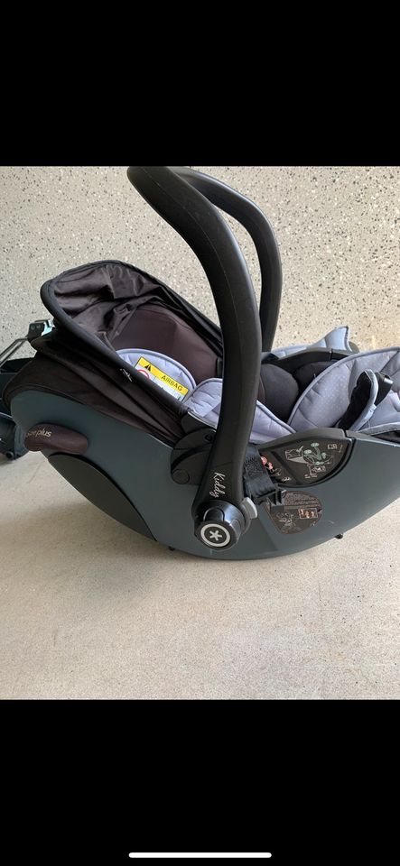 Babyschale von Kiddy mit Isofix und Neugeboreneneinsatz in Wuppertal