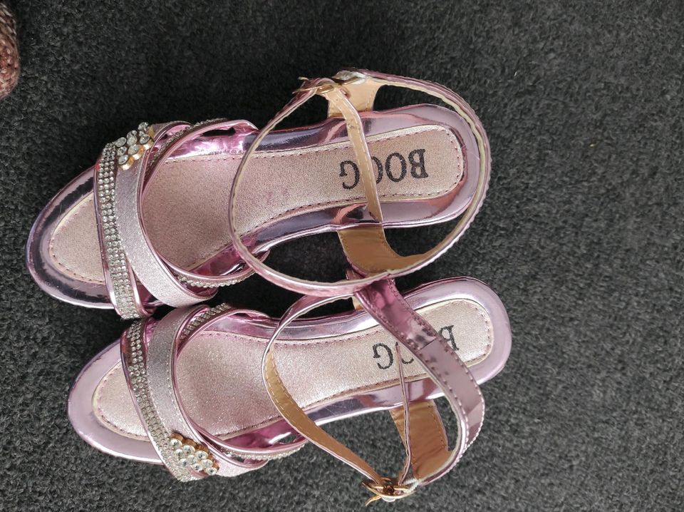 Mädchen Schuhe in Lübbecke 