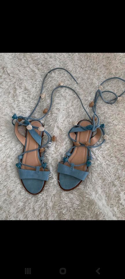 Hellblaue Sandaletten zum Schnüren in Dettelbach