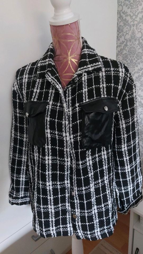 Hemd Jacke von Shein Neuwertig Gr. S weiß schwarz karriert in Dinklage