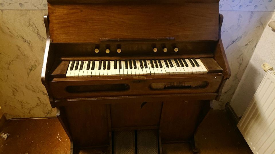 ANTIKES HARMONIUM in Gerstungen