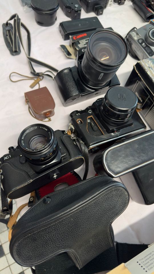 Großes Konvolut alter Kameras von Sammler in Braunschweig