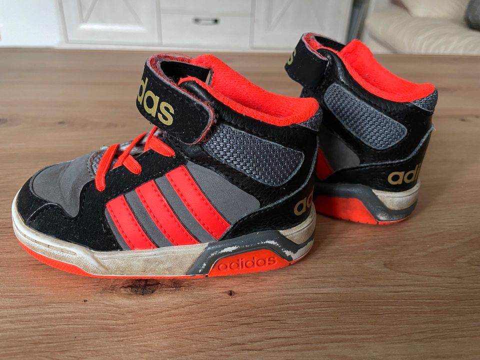 Kinderschuhe Größe 21 Turnschuh Hausschuhe in Ilsenburg (Harz)