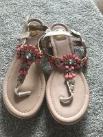 Buffalo Sandalen Zehentrenner 40 pink neu Kr. München - Ottobrunn Vorschau