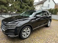 VW Touareg 3,0 l V6, Pano, Matrix, Nachtsicht München - Allach-Untermenzing Vorschau