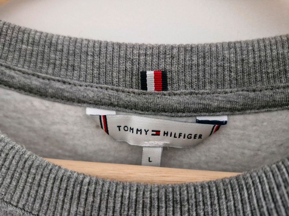 Tommy Hilfiger Damen Sweatshirt grau Gr. L in Essen