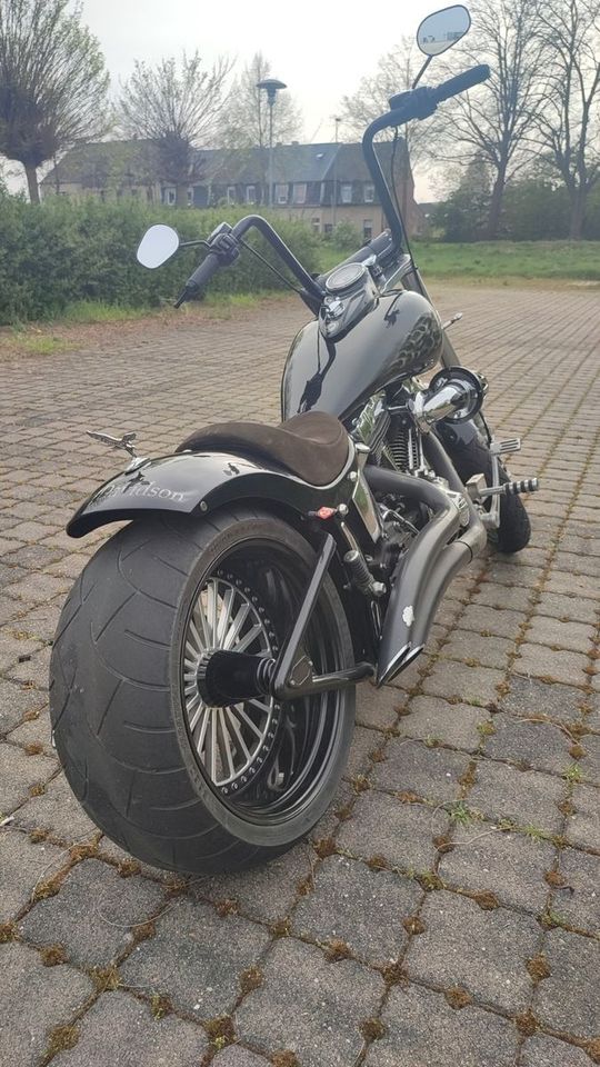 Harley-Davidson Softail Bobber 260er Top Umbau in Neuss