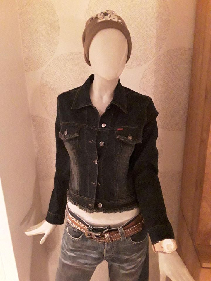 Jeans Jacke Used Look leicht ausgefranst an den Nähten in Rehlingen-Siersburg