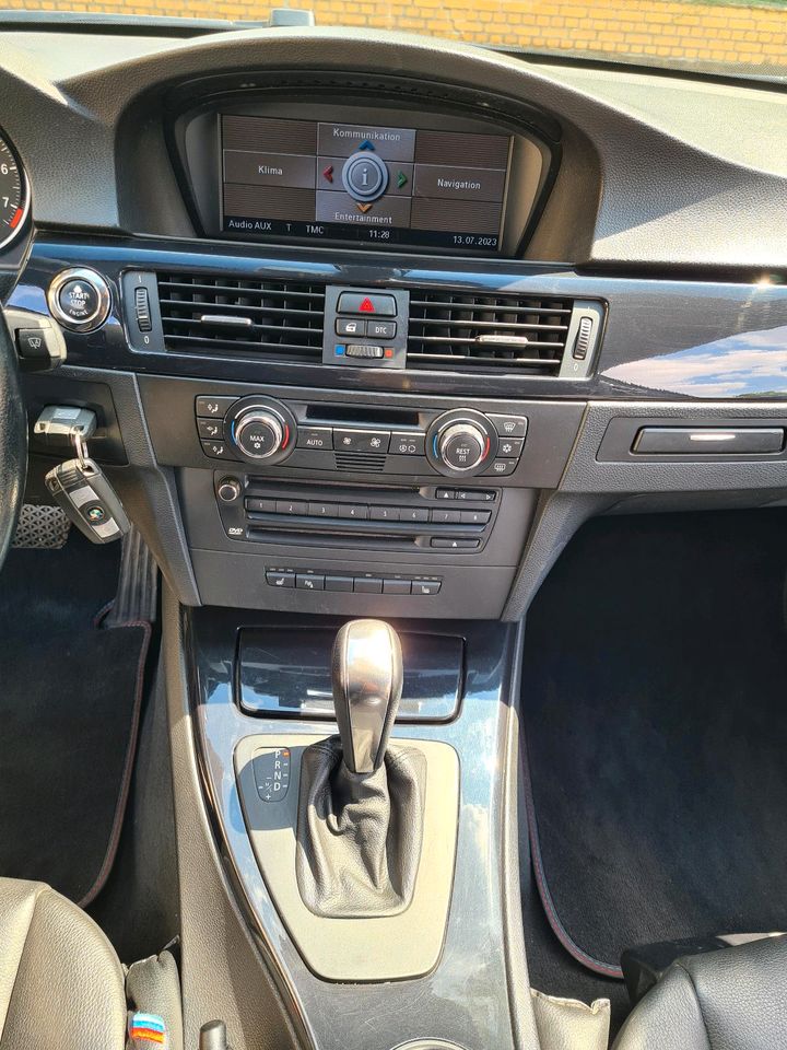 BMW 320i Cabrio E93 Automatik Leder Navi 19 Zoll in Berlin