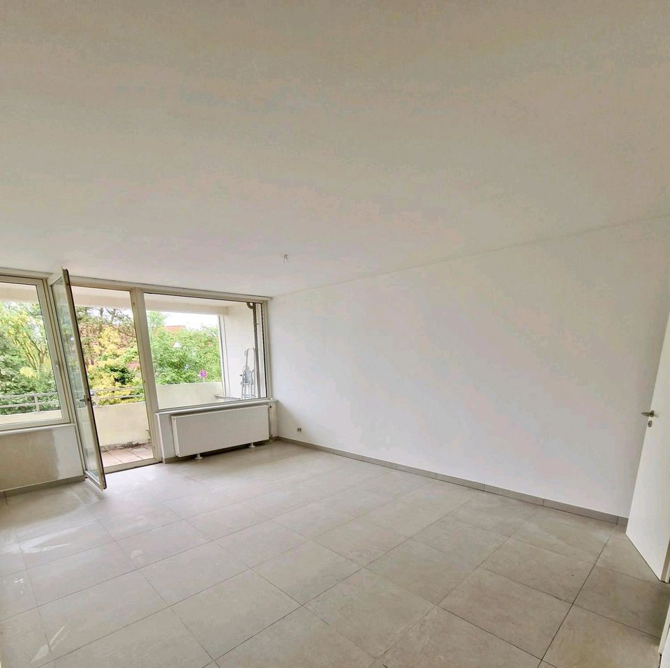 3 Zimmer Wohnung. 1.Bezug nach Sanierung Am Ringelbusch 23 42113 in Wuppertal
