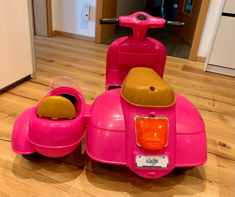 Kinderfahrzeug E-Roller Vespa mit Beiwagen Kid Trax in Forchheim