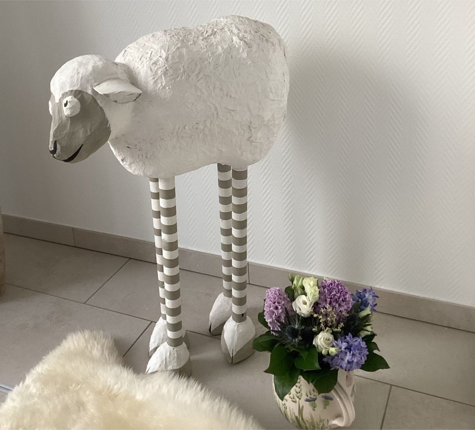 Großes Schaf aus Pappmaché, NEU in Neuenkirchen
